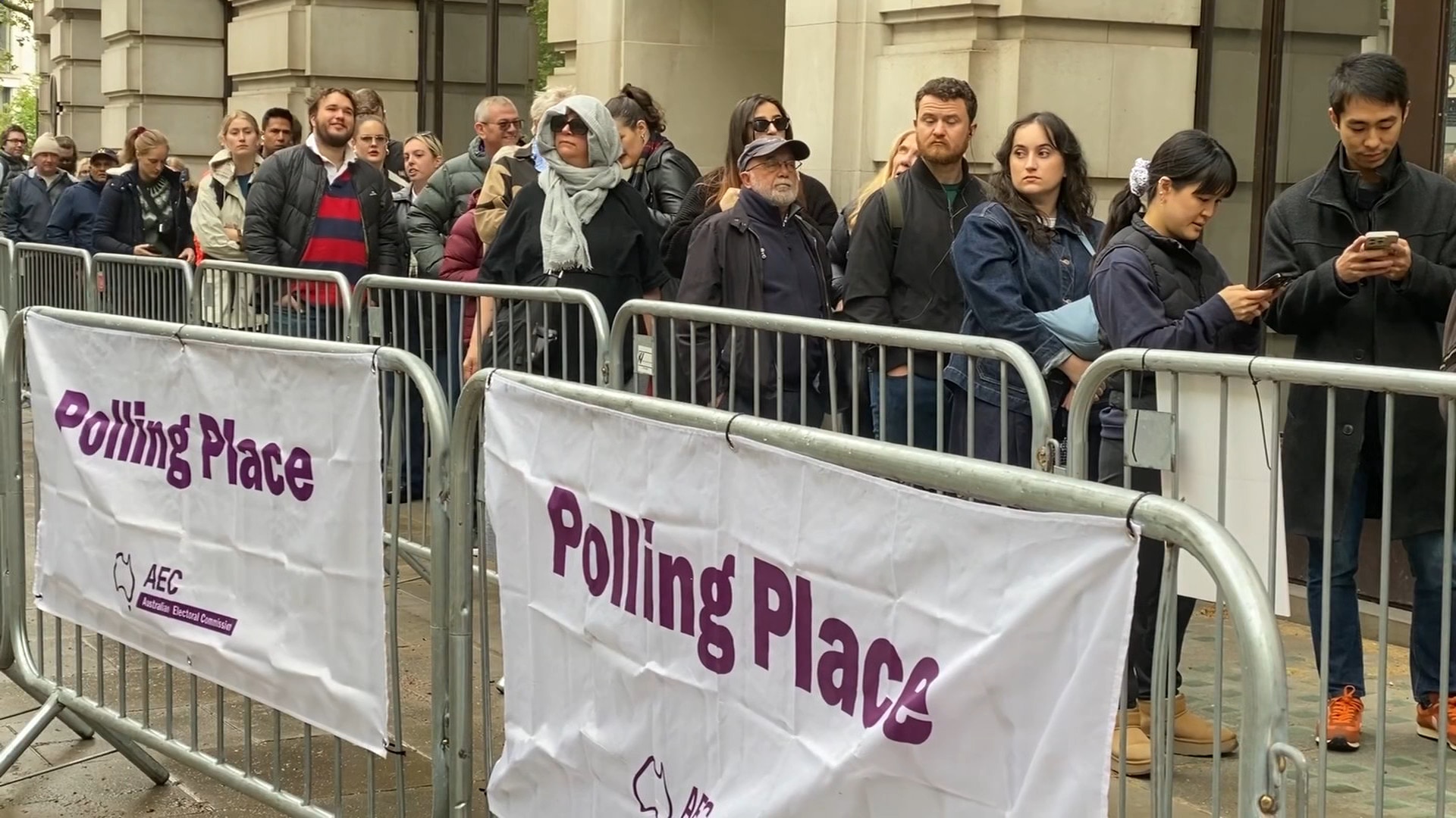 Today's News Headlines: Australians cast their votes overseas