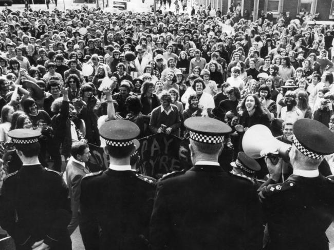 Prosh Day students chant “more pay for police” outside police headquarters in Angas Street in 1971. A police inspector thanked them for their interest and asked them to clear the road.