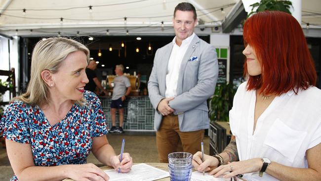 Tourism Minister Kate Jones dining at the Hot Shott cafe in Main Beach. Picture: Tertius Pickard