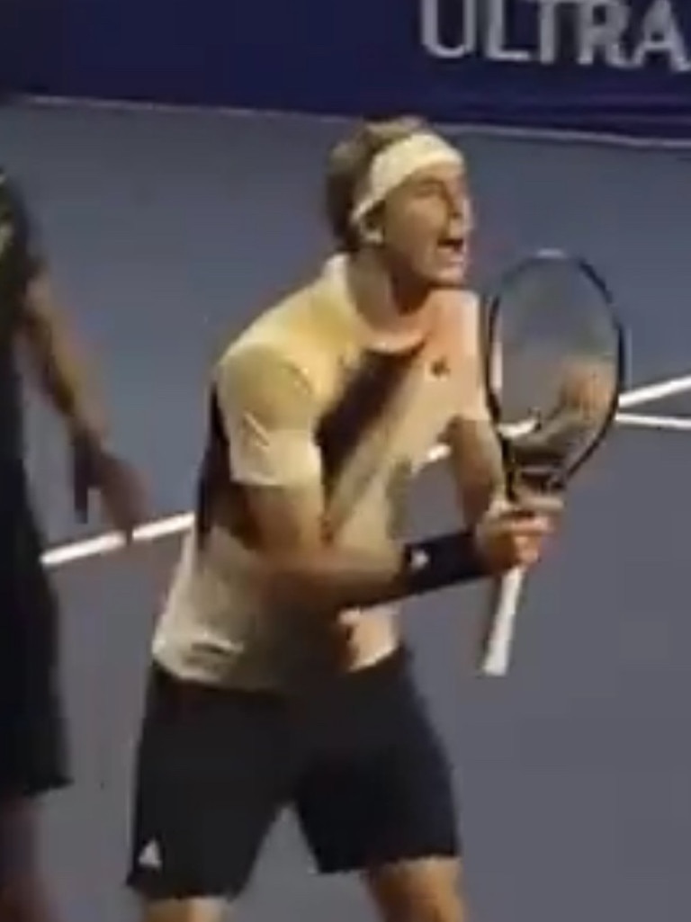 Alexander Zverev was furious at the umpire.