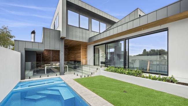 It’s all part of a modern extension at the rear of the Californian bungalow.