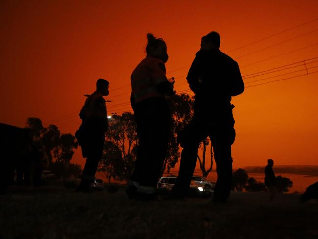 Fire closes in on the township. Police stand outside the Community Centre 3.30pm as the fires rage around the town. Picture: David Caird