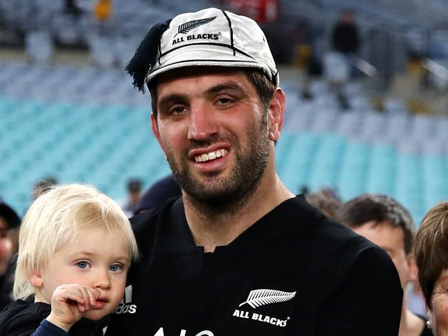 SYDNEY, AUSTRALIA - AUGUST 18:  Sam Whitelock of the All Blacks poses with his family after receiving his 100th test cap during The Rugby Championship Bledisloe Cup match between the Australian Wallabies and the New Zealand All Blacks at ANZ Stadium on August 18, 2018 in Sydney, Australia.  (Photo by Cameron Spencer/Getty Images)