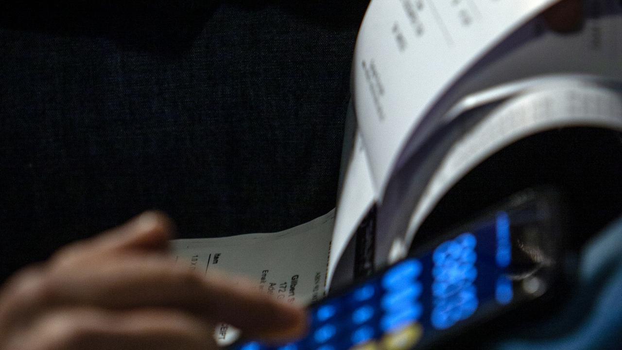 Households could be paying $171 more than they should on their electricity bills. Picture: NewsWire / Emma Brasier