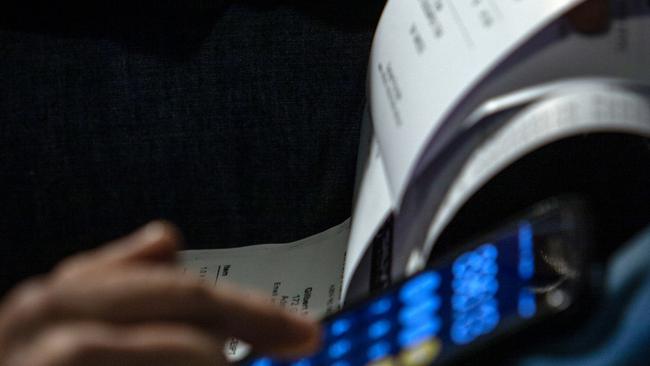Households could be paying $171 more than they should on their electricity bills. Picture: NewsWire / Emma Brasier