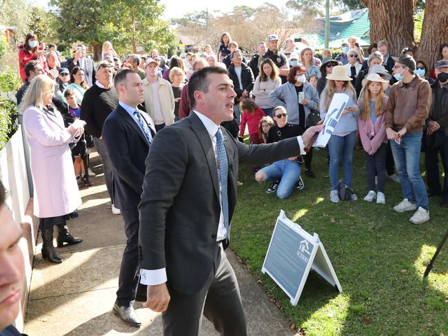 SUNDAY TELEGRAPH.  AUGUST 13, 2022.ÃPictured is Auctioneer Chris Scerri during an auction at 18 Harrow Road, Summer Hill today. Picture: Tim Hunter.