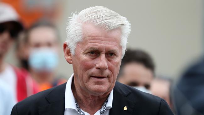 Tweed MP Geoff Provest. Police and Fire fighters at the border. Concerned tradies and business owners gather at the Queensland and NSW border. Picture: Nigel Hallett.