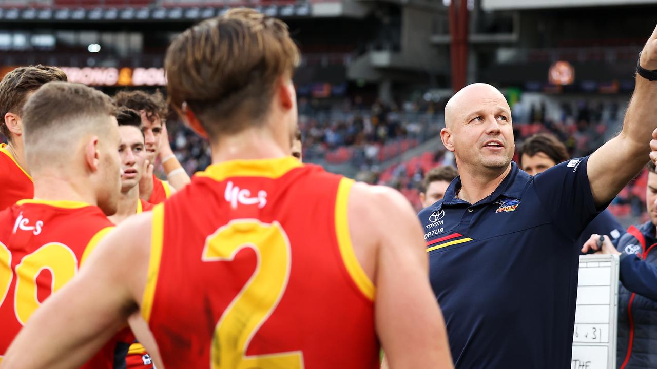 Nicks (R) was stunned by Riewoldt’s grab . (Photo by Mark Kolbe/AFL Photos/via Getty Images)