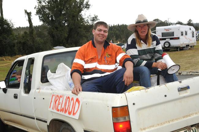 Alan Missingham and Ruth Brown delivering firewood to raise money for a Broweena Primary School. It's their biggest fundraiser of the year. Picture: Craig Warhurst