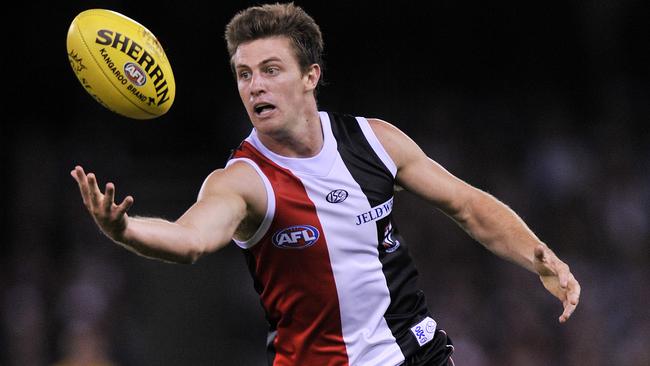 St Kilda v North Melbourne. Etihad Stadium. Andrew McQualter in action