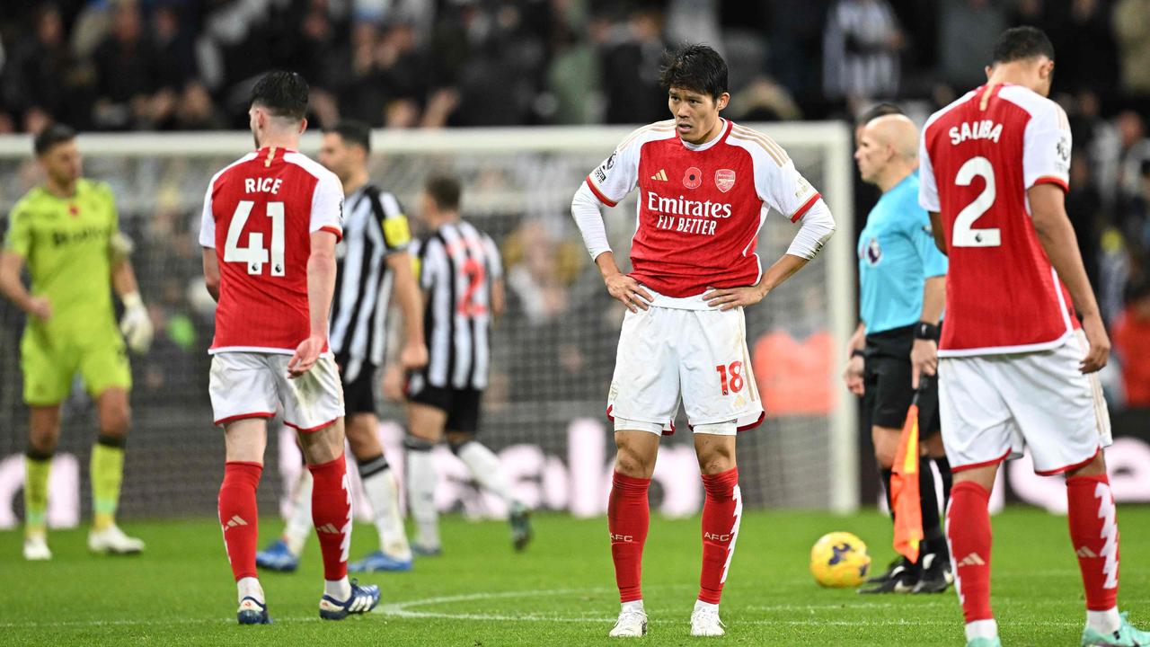 Arsenal players react to their1-0 defeat to Newcastle United (Photo by Oli SCARFF / AFP)