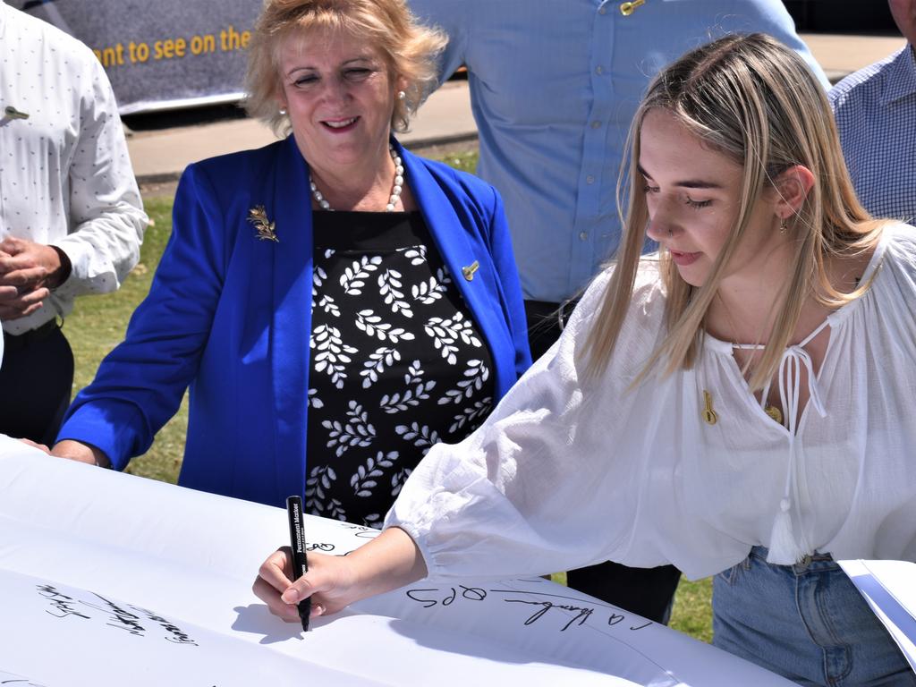Ms Collett signs the ASRF’s inflatable pledge car.