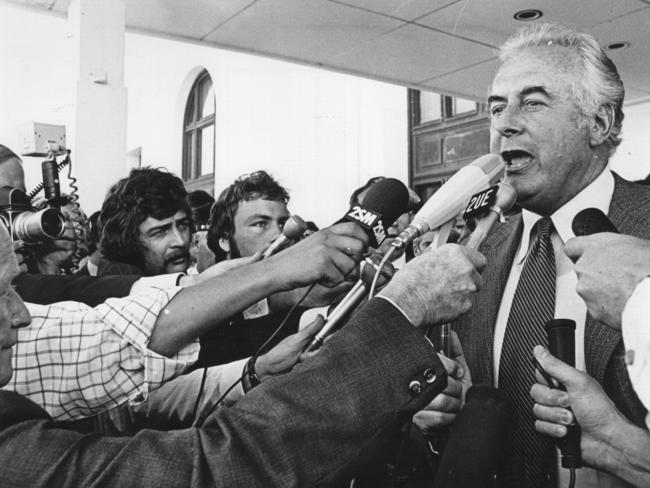 Gough Whitlam, Prime Minister of Australia (1972-1975), pictures of the Dismissal 11/11/1975.