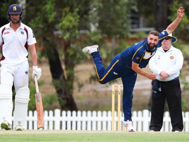 Phil Tunnicliffe bowls for Coomera Hope Island. Picture: Jason O'Brien