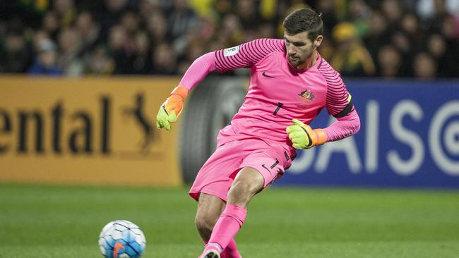 Socceroos goalkeeper Mat Ryan has suffered a knee injury at Valencia training.
