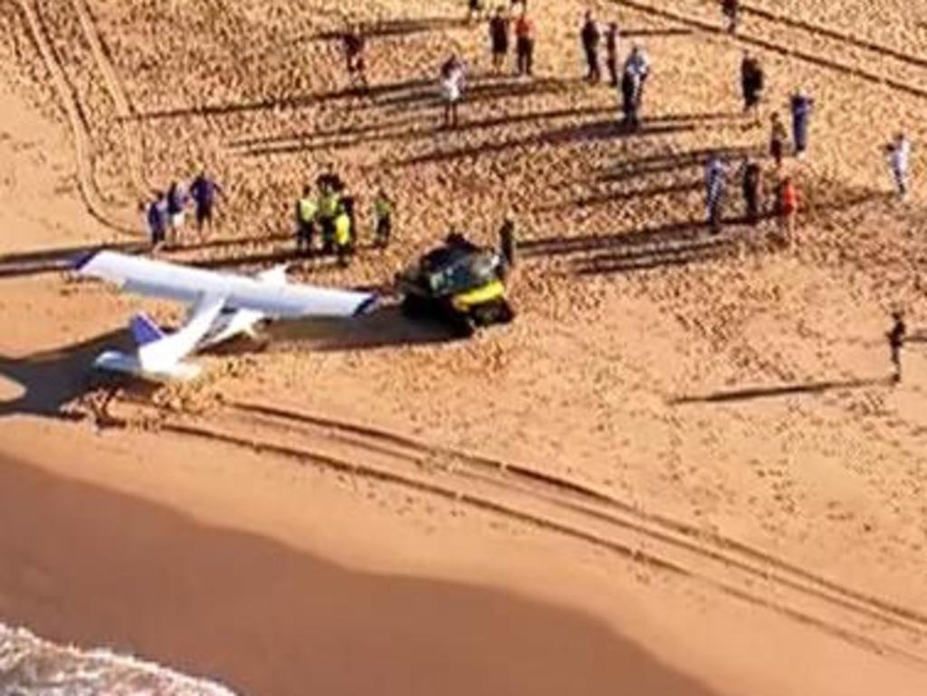 A large crowd gathers near the plane, which made an emergency landing on Collaroy Beach. Picture: 7 News/Twitter