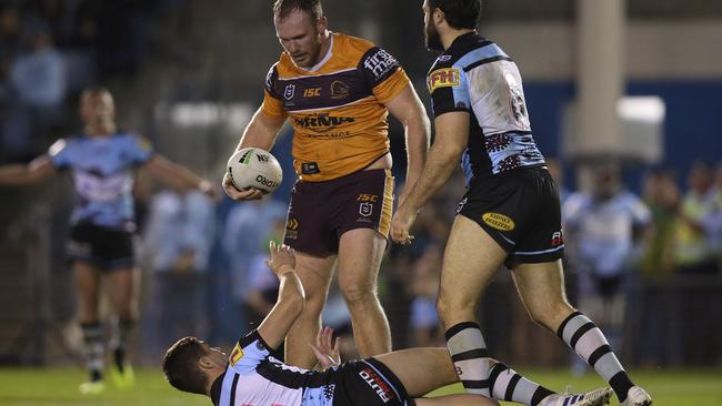 Matt Lodge tells Kyle Flanagan what he thinks after the incident. Image: Jason McCawley/Getty Images