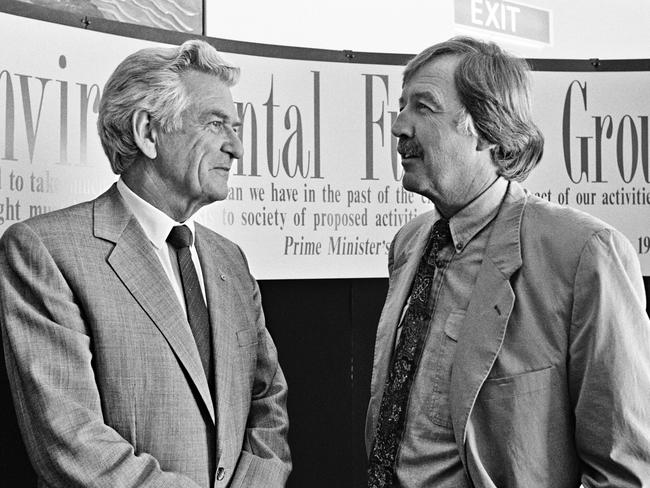 Prime Minister Bob Hawke and journalist George Negus at the launch of the Environmental Futures Group, March 1991. Picture: National Archives of Australia