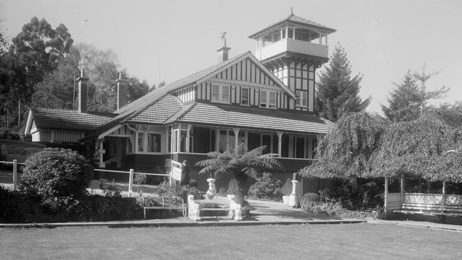 Kenloch Receptions, Main Rd, Olinda. – Gracious Old Home In The Dandenongs. Rose Stereograph Co, photographer, courtesy State Library Victoria.