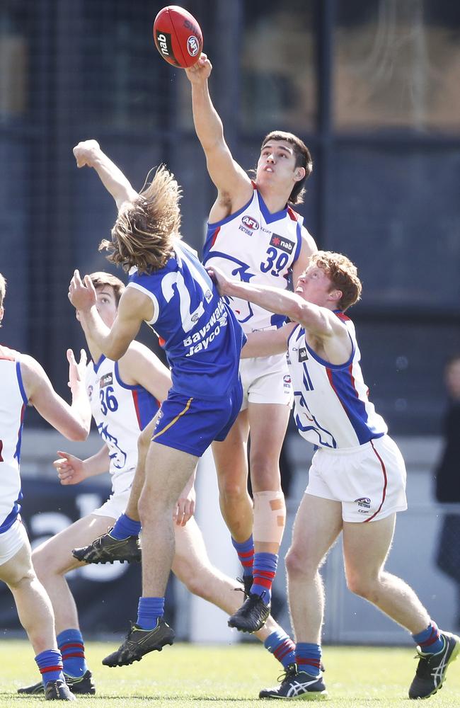 Reef McInnes spoils the ball above future No.1 draft pick Matt Rowell in last year’s U18 Grand Final. Picture: Daniel Pockett/AFL Photos/via Getty Images