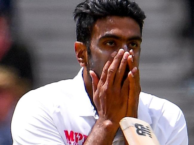 TOPSHOT - India's Ravi Ashwin (L) reacts after nearly dismissing Australia's Matthew Wade (R) on the third day of the second cricket Test match between Australia and India played at the MCG in Melbourne on December 28, 2020. (Photo by WILLIAM WEST / AFP) / --IMAGE RESTRICTED TO EDITORIAL USE - STRICTLY NO COMMERCIAL USE--