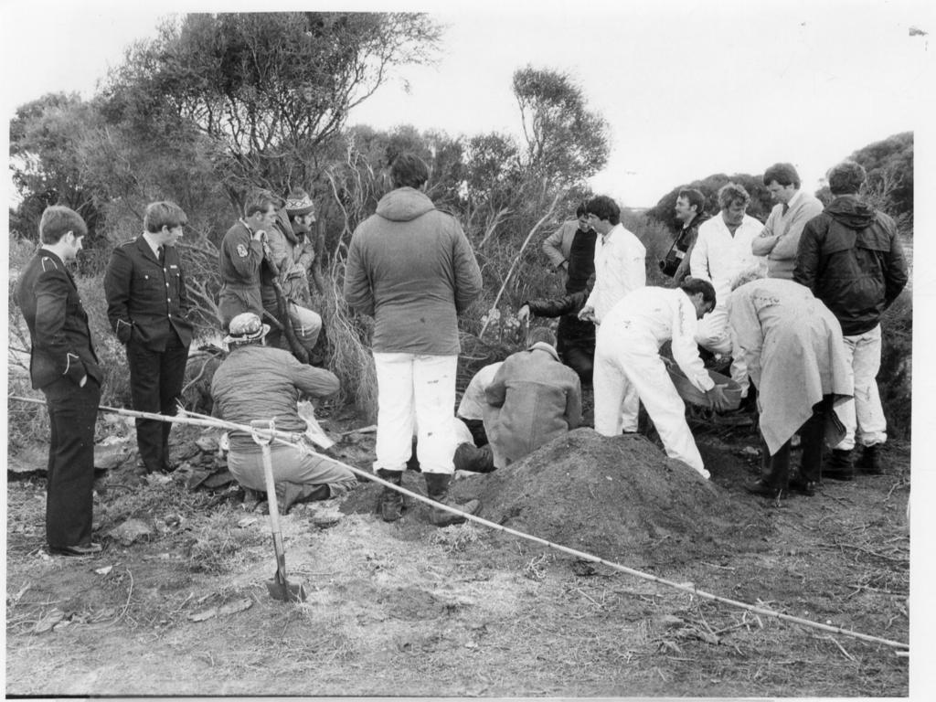 Police around the Port Gawler grave of Deborah Anne Lamb on May 29, 1979.