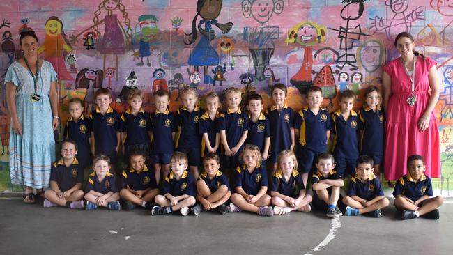 (Left to right) Roma State College's Prep F class (back) Teacher Aide Karen, Charlotte, Levi, Violet, Archer, Indie, Hannah, Colt, Caleb, Adam, Archie, Archer, Audrey and Teacher Annabelle. (Front) Miah, Chayse, Nadia, Jaxson, Oscar, Elise, Brylee, Jahvai, Kairat and Sharano. Picture: Chloe Cufflin.