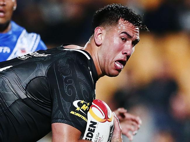 AUCKLAND, NEW ZEALAND - OCTOBER 28:  Nelson Asofa-Solomona of the Kiwis is tackled during the 2017 Rugby League World Cup match between the New Zealand Kiwis and Samoa at Mt Smart Stadium on October 28, 2017 in Auckland, New Zealand.  (Photo by Anthony Au-Yeung/Getty Images)