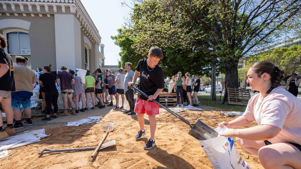 Locals help sandbag. Picture: Jason Edwards