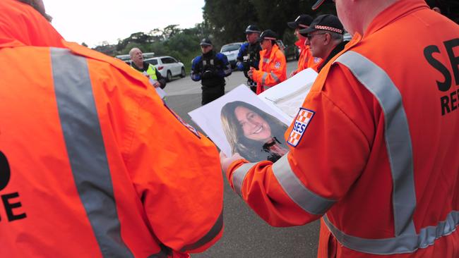 Police and SES begin searching the Maribyrnong River. Picture: Eugene Hyland