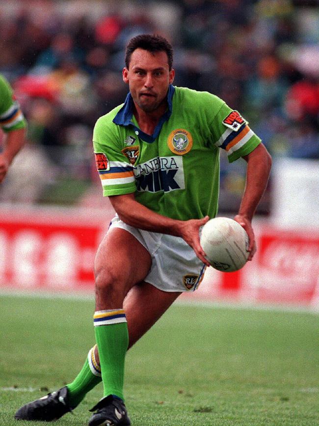 Laurie Daley in action for the Raiders in 1995.