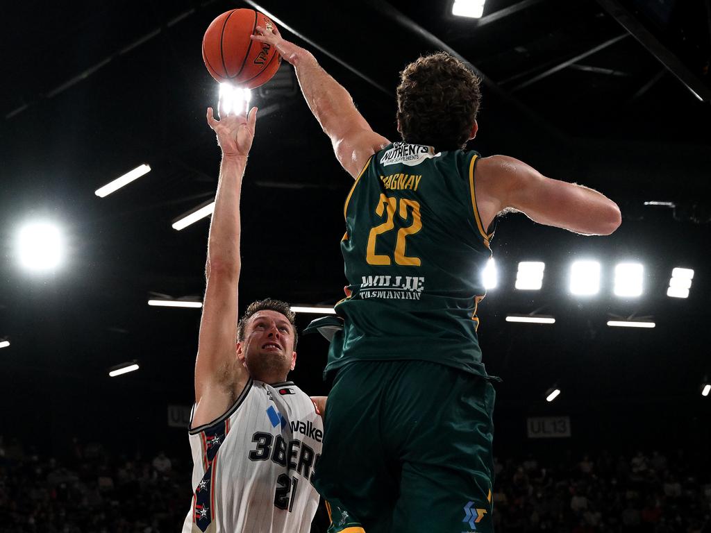 Will Magnay leads the defensive stats for the JackJumpers, averaging 5.55 rebounds and 2.09 blocks per game. Picture: Steve Bell/Getty Images
