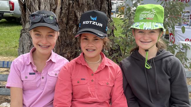 Kayley Schneider, 13,  of Culcairn,  Jasmine Lieschke, 13, of Holbrook, and Zoe Wilson, 13, of Jindera, catch up at Henty Machinery Field Days. Picture: Nikki Reynolds