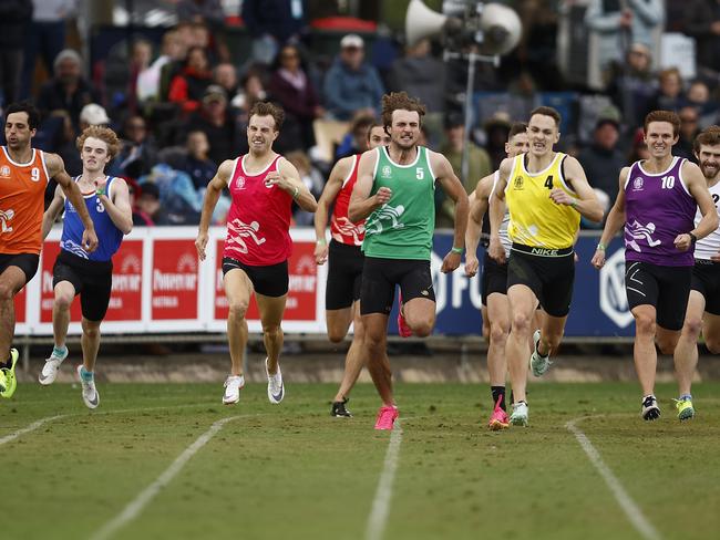 STAWELL, AUSTRALIA - APRIL 10: Athletes compete in the Stawell Athletic Club Bill McManus BackmarkersÃ¢â¬â¢ Handicap during the 2023 Stawell Gift at Central Park on April 10, 2023 in Stawell, Australia. (Photo by Daniel Pockett/Getty Images)