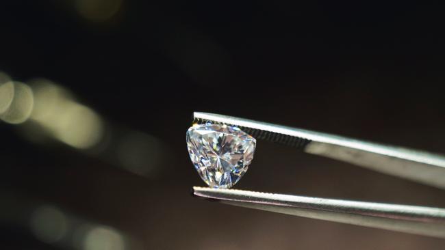 Jewellers cannot tell the difference between mined and lab-grown diamonds, Scott Pape says.