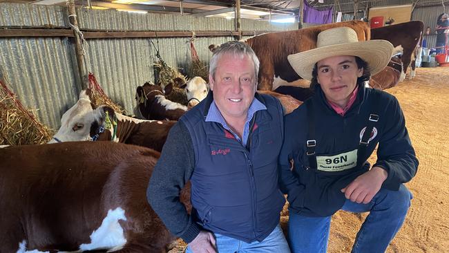 Richard Ogilvie, from Te-Angie Herefords at Wongwibinda NSW, with participant Oscar Feuerherdt from Gerogery at the Hereford Youth Show at Parkes. Oscar won the best novice competitor.