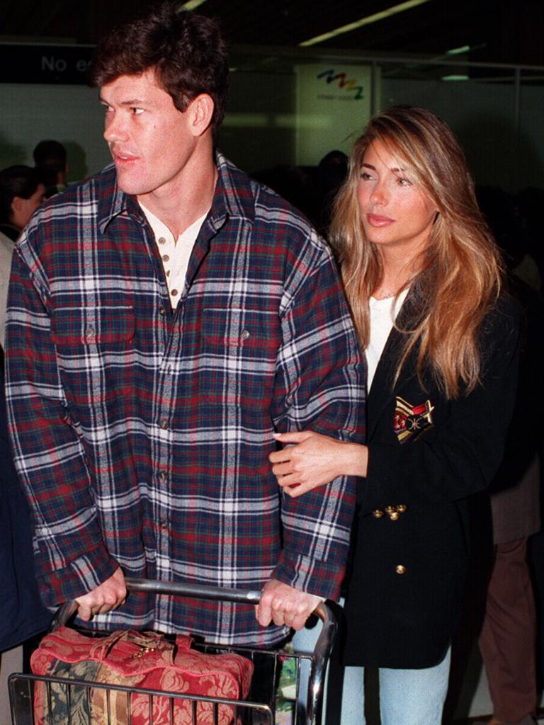 Businessman James Packer &amp; girlfriend model Jennifer Flavin at Sydney Airport on her arrival this morning. 12 August 1994.