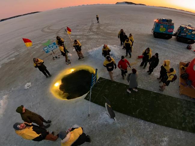 An earlier Davis team prepares the midwinter dip. Picture: Derryn Harvie / AAD