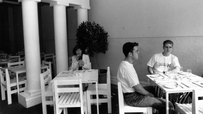 Diners at Mezes restaurant on June 26, 1991. Picture: Lisa Jacka