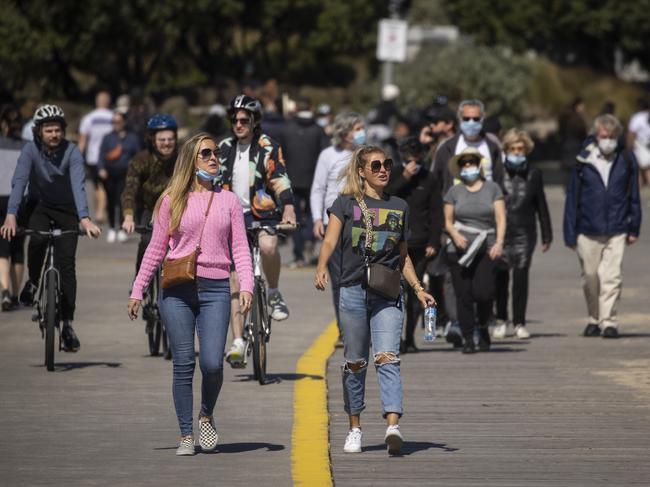 MELBOURNE, AUSTRALIA - NewsWire Photos SEPTEMBER 26, 2021: People are out and about on the St Kilda Foreshore enjoying the sun. Picture: NCA NewsWire / Paul Jeffers