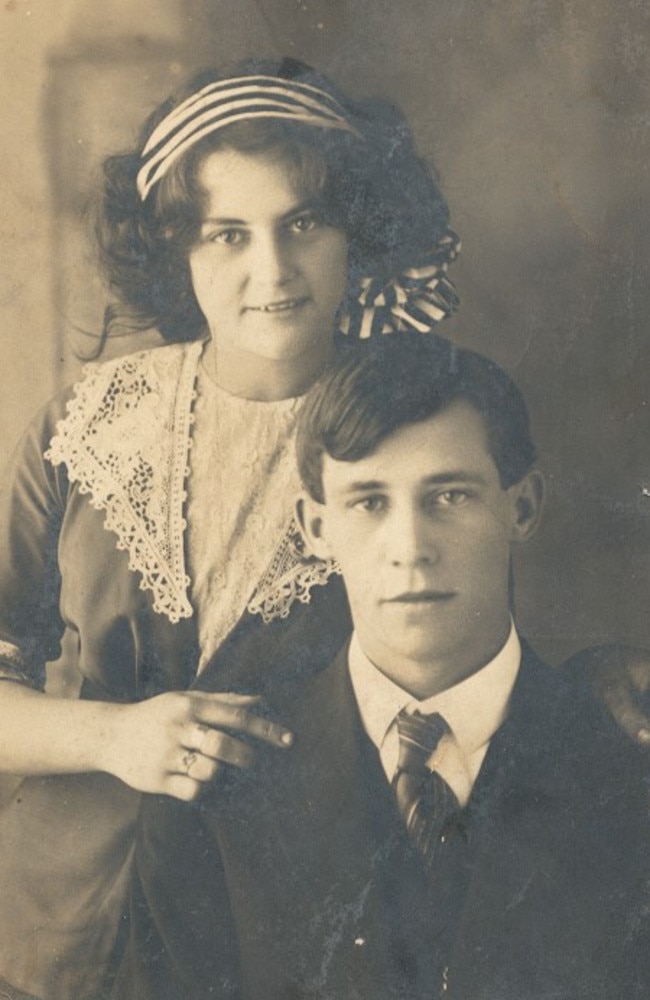 David Heckscher Lewis with his sister Louisa Marion. David was killed in Pozieres in 1916, when he was 21 years old.