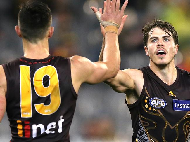 Round 11: Hawthorn v GWS Last quarter goal Issac Smith and Jack Gunston Pic:Wayne Ludbey AFLR1114