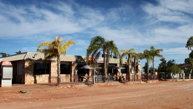 Outback SA town Mintabie forced to close and residents to leave in a year | — Australia's news site