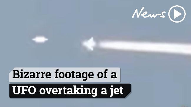 Bizarre footage of a UFO overtaking jet