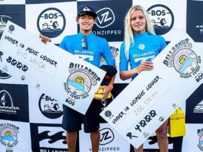 What’s wrong with this picture? Rio Waida and Zoe Steyn with their prizemoney. Picture: The Ballito Pro/Facebook