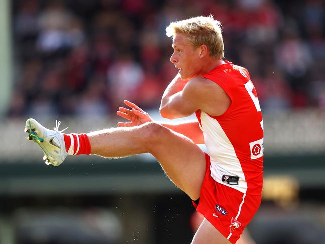 Sydney's Isaac Heeney during the Round 8 AFL match between the Sydney Swans and Gold Coast Suns at the SCG on 7th May, 2022.  Photo by Phil Hillyard (**NO ON SALES** - Â©Phil Hillyard )