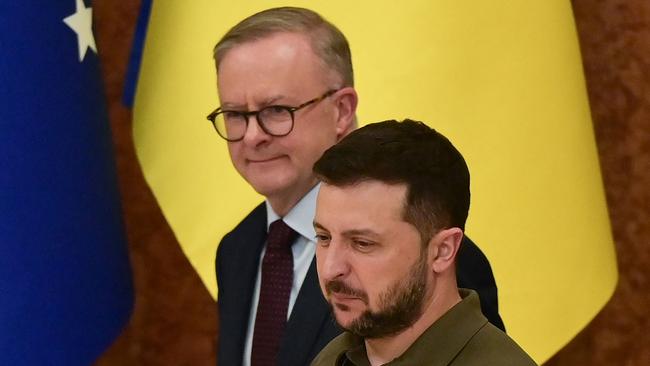 Ukrainian President Volodymyr Zelensky (R) and Australia's Prime Minister Anthony Albanese (L) arrive to give a press conference at Mariynsky Palace following a meeting in Kyiv on July 3, 2022 amid the Russian invasion of Ukraine. (Photo by Miguel MEDINA / AFP)