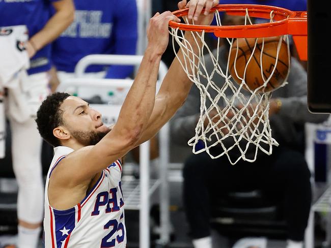 *** BESTPIX *** PHOENIX, ARIZONA - FEBRUARY 13: Ben Simmons #25 of the Philadelphia 76ers slam dunks against the Phoenix Suns during the first half of the NBA game at Phoenix Suns Arena on February 13, 2021 in Phoenix, Arizona. NOTE TO USER: User expressly acknowledges and agrees that, by downloading and or using this photograph, User is consenting to the terms and conditions of the Getty Images License Agreement. (Photo by Christian Petersen/Getty Images)