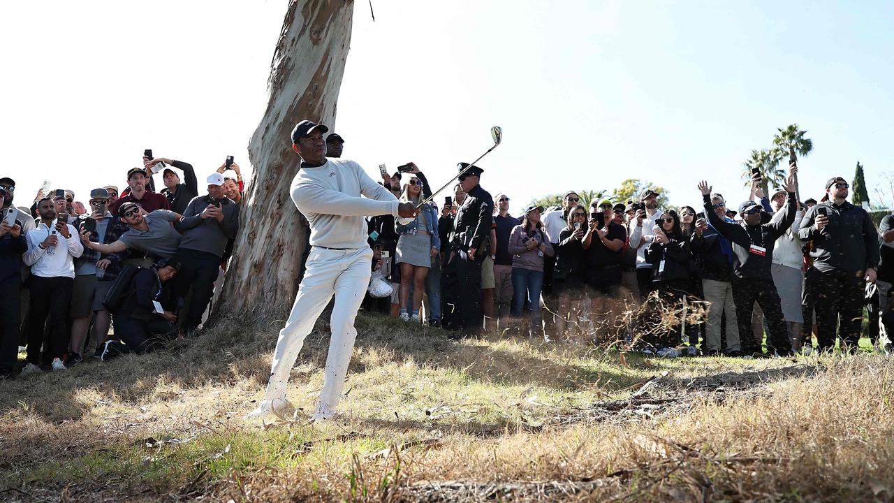 PACIFIC PALISADES, CALIFORNIA – FEBRUARY 15: Tiger Woods of the United States plays a shot on the 18th hole during the first round of The Genesis Invitational at Riviera Country Club on February 15, 2024 in Pacific Palisades, California. Michael Owens/Getty Images/AFP (Photo by Michael Owens / GETTY IMAGES NORTH AMERICA / Getty Images via AFP)