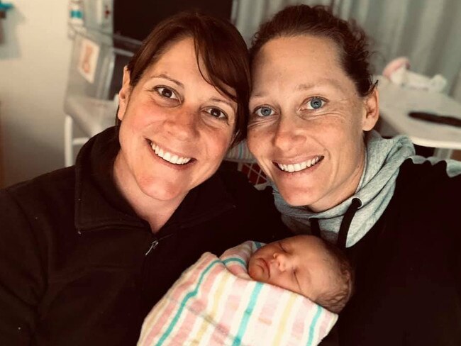 Australian Tennis player Sam Stosur and partner Liz have announced the birth of little girl, Genevieve.